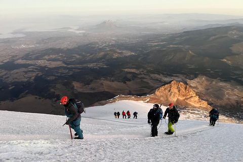 Pico de Orizaba Summit: 2-Day Tour with Gear and Personalized Tour Guide Pico de Orizaba Summit: 2-Day Tour with Equipment and Personalized Guide