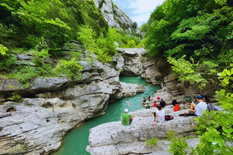 Från Tirana/Durres/Golem: Vandring i Pëllumbas grotta och Erzen Canyon