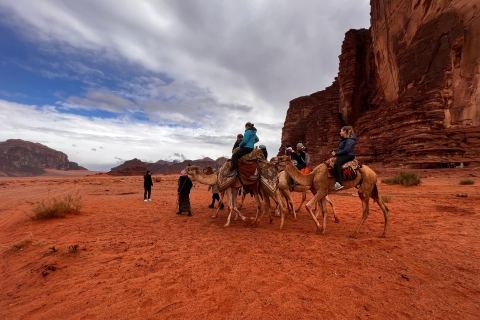 excursión en camello al atardecer o al amanecer