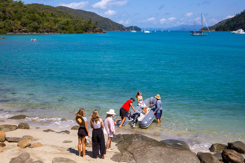 Från Airlie Beach: Kulturell rundtur på Hook Island, segling och snorkling