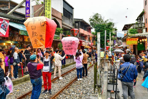 From Taipei: Shifen Sky Lantern, Jiufen & Yehliu Day Tour