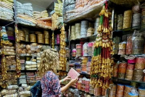 Delhi: Private Shopping Tour with Markets & Local Bazaars Exclusive Private Half-Day Shopping Tour with ( Car+Guide )