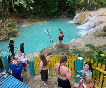 Ocho Rios: Blue Hole and Bamboo River Rafting