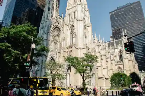 NYC: East Village & Midtown Irish History Walking Tour