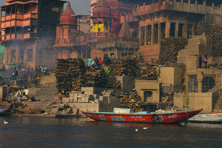 Varanasi: Giro in barca all&#039;alba sul fiume Gange con tour di Sarnath