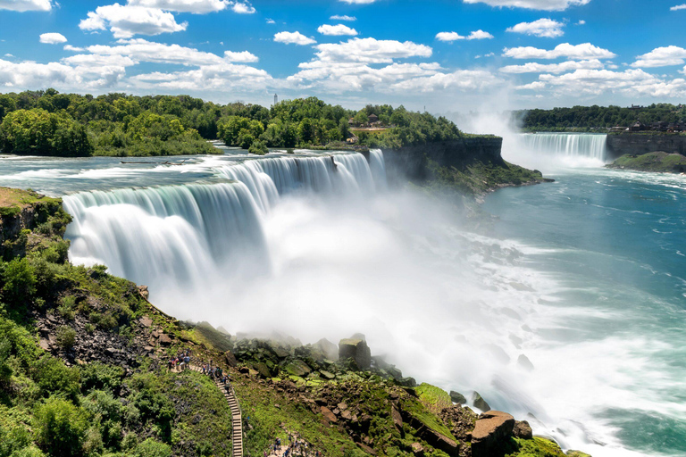 Tour privato di lusso alle Cascate del Niagara, barca, viaggio e SkylonTour privato delle Cascate del Niagara con la crociera sulla città di Niagara