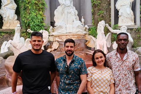 San José: Walk inside themed caves and dine at a viewpoint