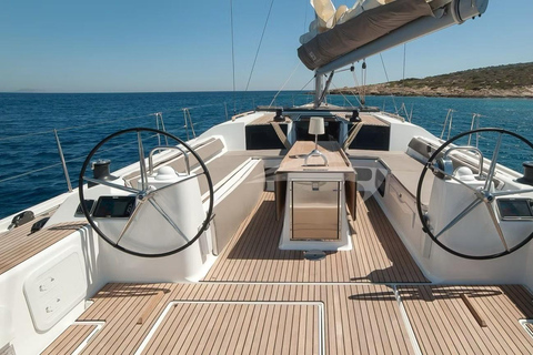 Yacht Me Up Cruzeiro Privado com Tudo Incluído Cannes Lérins SailUm dia na baía de Cannes com tudo incluído