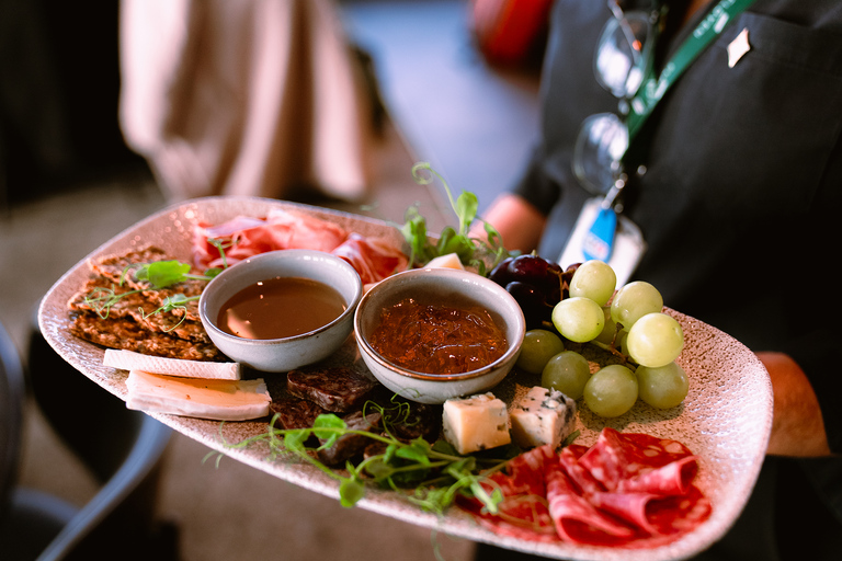 A Taste of Bergen Food Tour with Fløibanen Funicular