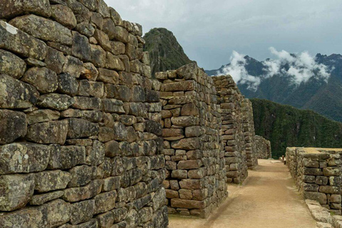 HIKE FROM LLACTAPATA TO MACHU PICCHU 3D - 2N