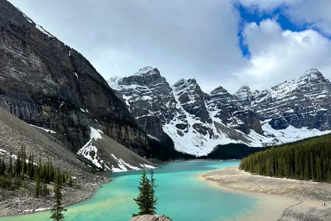 From Banff: Shuttle to Moraine Lake and Lake Louise