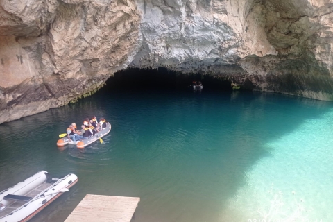 Cueva de Altınbesik y pueblo de Ormana