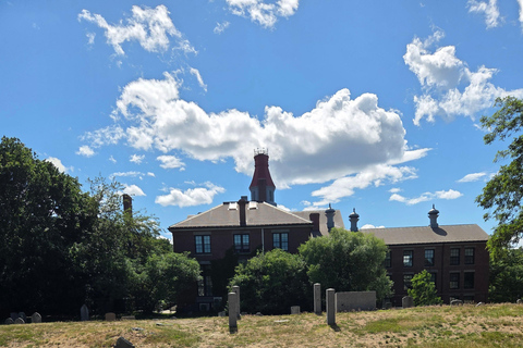 Boston by Train to Salem History Tour: Option to Stay & Play