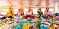 Assuan, Felucca cavalca sul fiume Nilo con un pasto egiziano - Hizvo