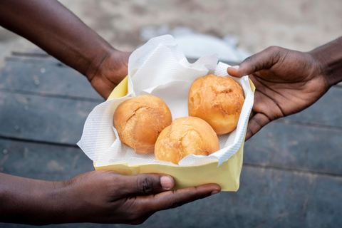 Accra: Tour gastronómico nocturno con guía local