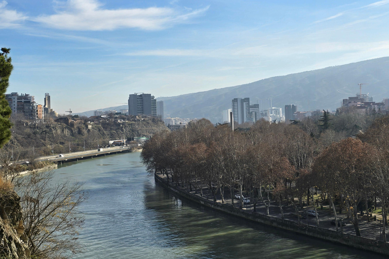 Tbilisi: Old Town Left Bank Walking Tour with Boat Ride
