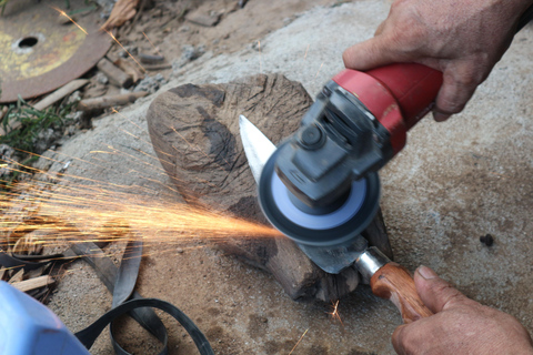 Hoi An: Knife-making Workshop with Hotel Pickup