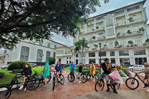 Panama City: Casco Viejo Guided Bike Tour with Tastings