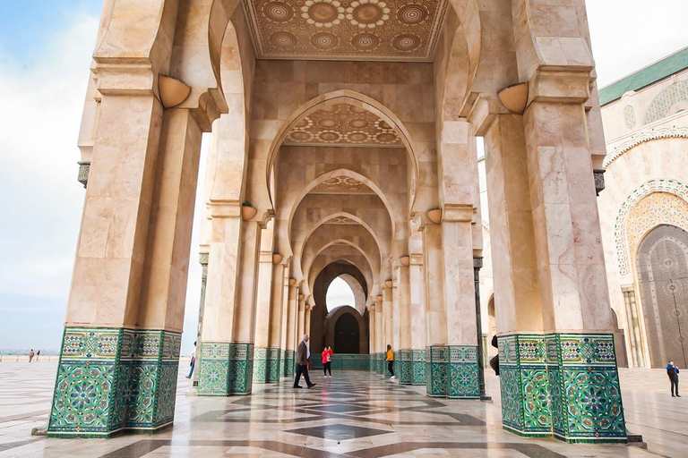 Casablanca: Layover Sightseeing Tour with Airport Transfer Layover including the Moroccan Hammam and traditional Dinner