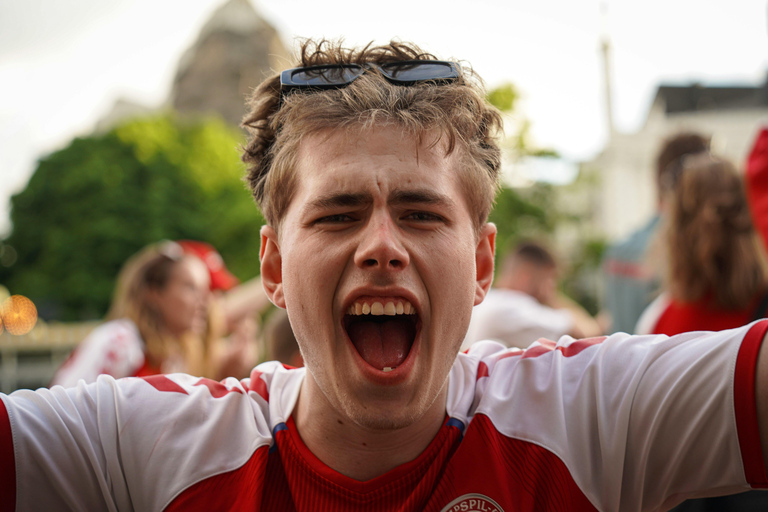 Geniet van een voetbalwedstrijd in het stadion in Barranquilla