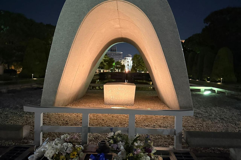 Nocny spacer po Hiroszimie i wycieczka po okonomiyaki w stylu HiroszimyNocny spacer po Hiroszimie i wycieczka okonomiyaki w stylu Hiroszimy