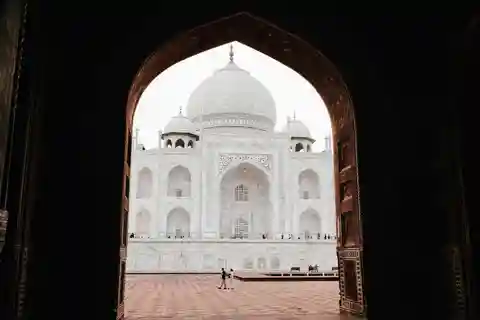 De Delhi: Visita ao Taj Mahal ao nascer do sol, de carro, com pequeno-almoço