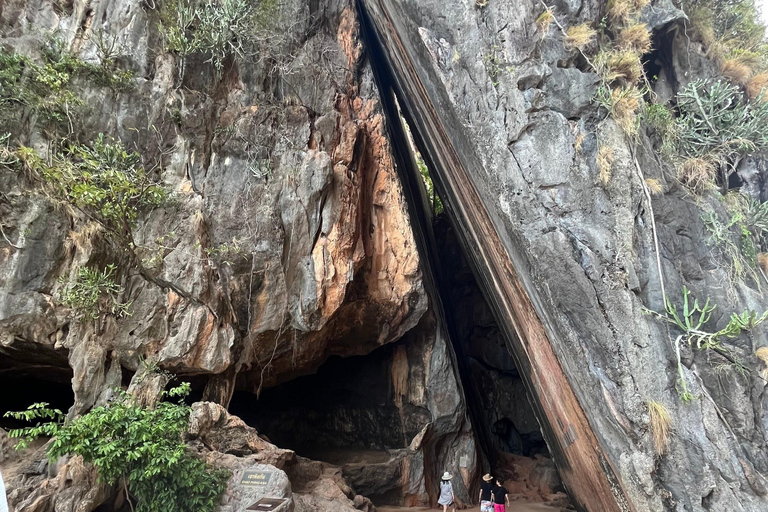 Canoa marina al crepuscolo verso l&#039;isola di James Bond con plancton incandescenteServizio di prelievo in hotel a Phuket