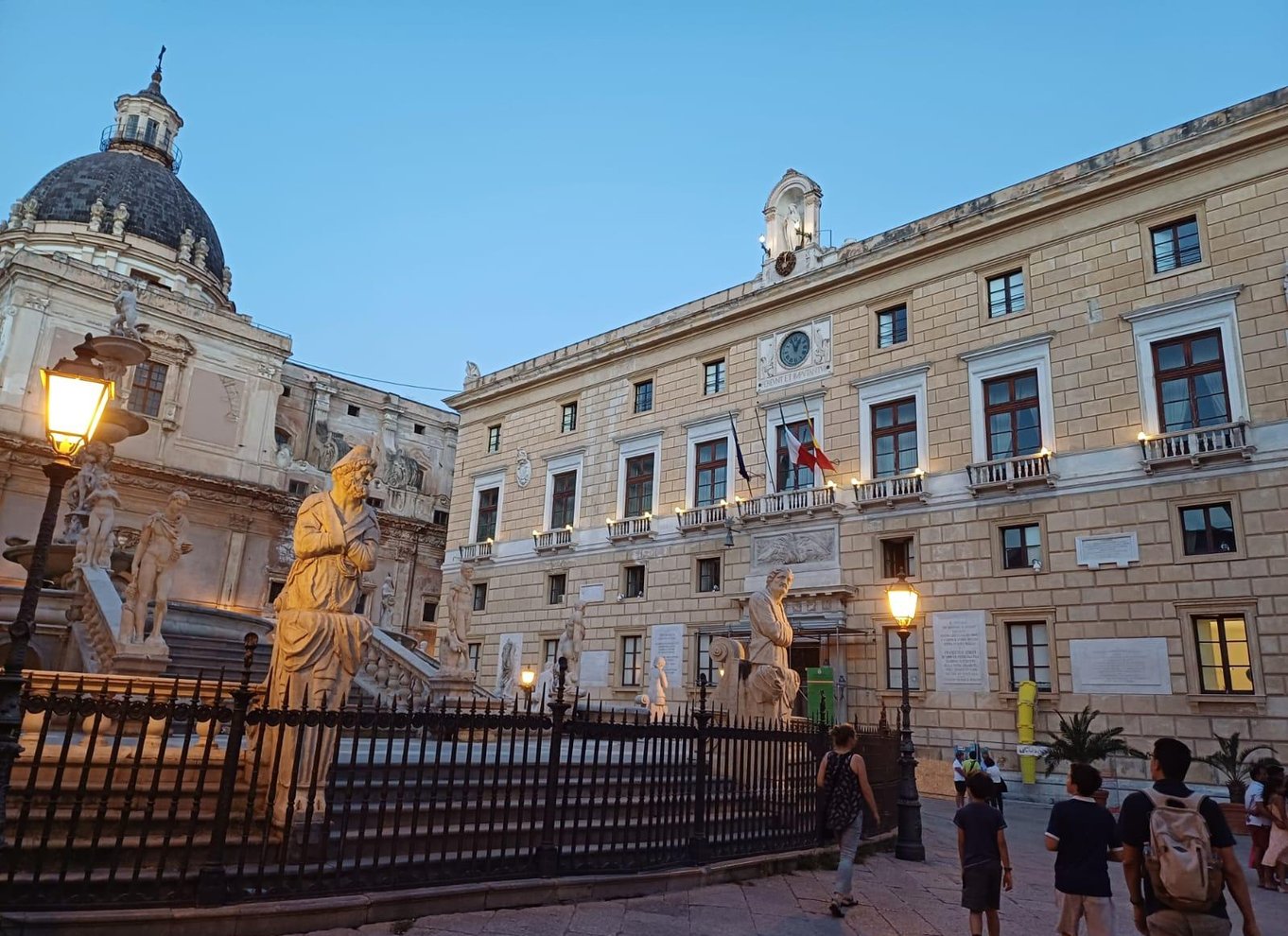 Palermo: Byrundvisning med markeder og monumenter i centrum