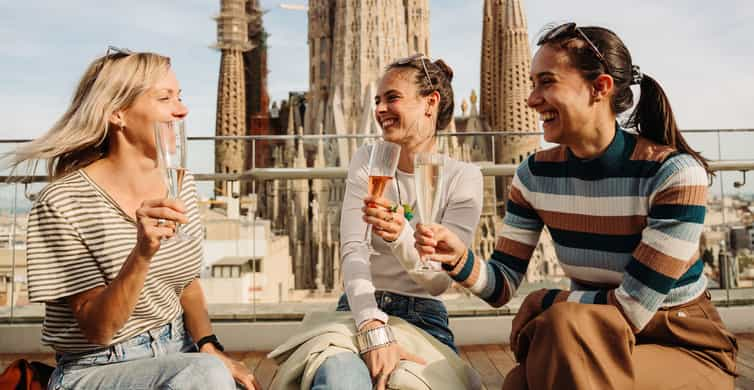 Barcelona: Sagrada Familia Evening Tour with Cava