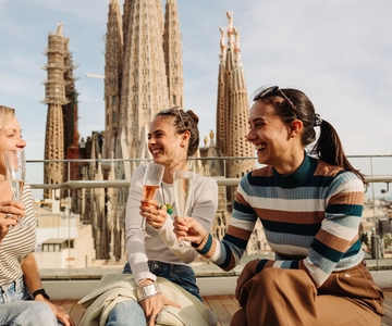 Sagrada Familia Evening Tour with Cava