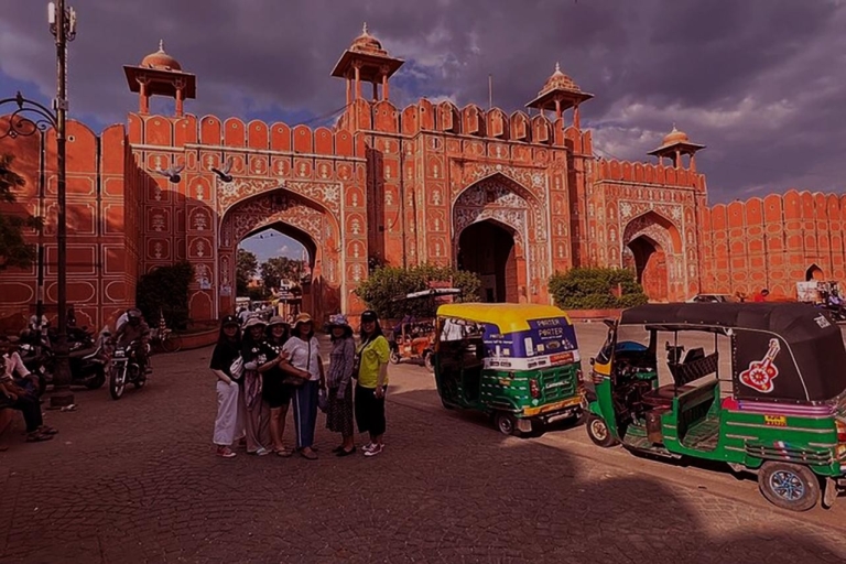 Visite d'une jounée touristique privée de Jaipur en tuk tukVisite touristique d'une journée à Jaipur en tuk tuk avec chauffeur