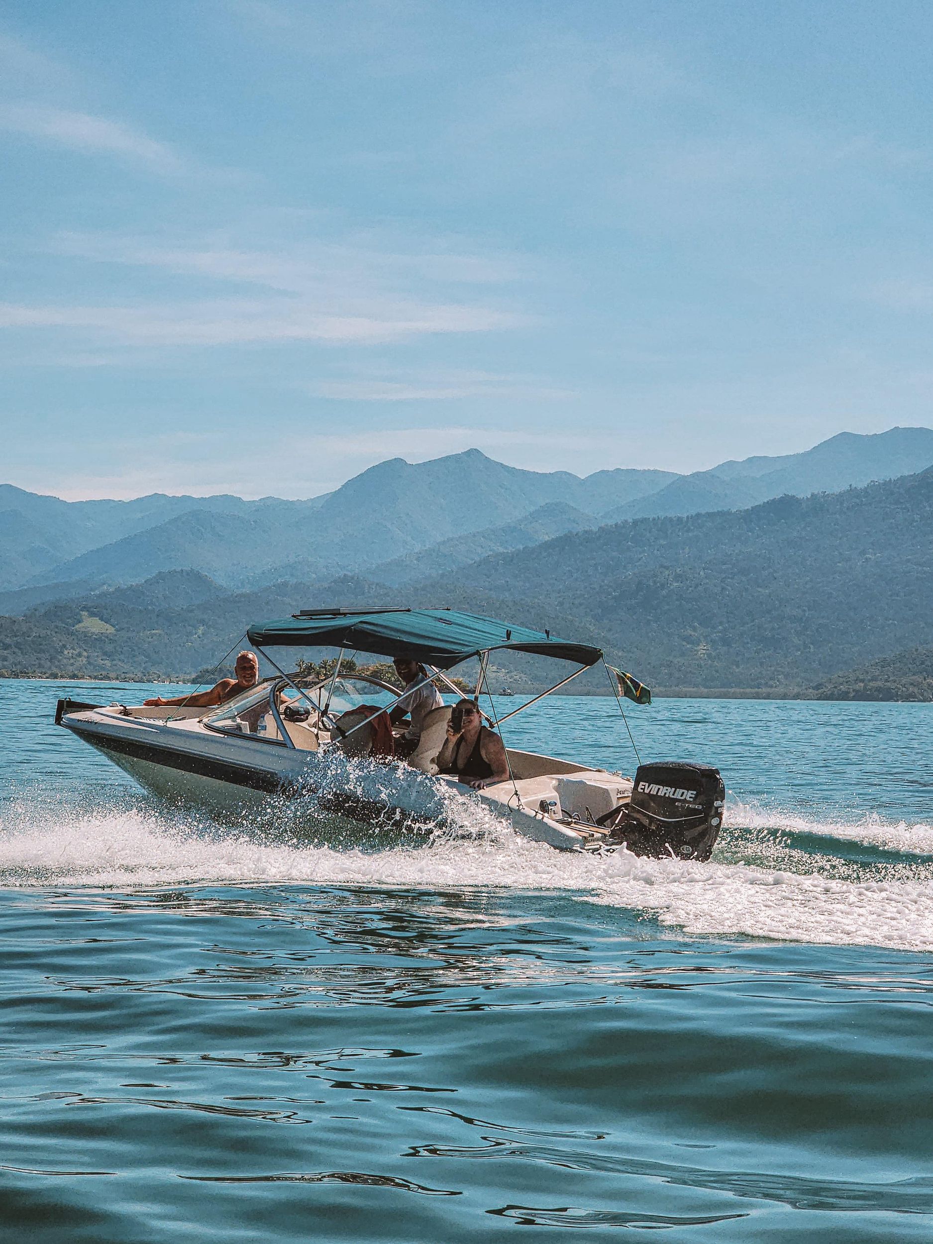 Paraty: Ein exklusives Erlebnis auf einer Tour mit dem Schnellboot