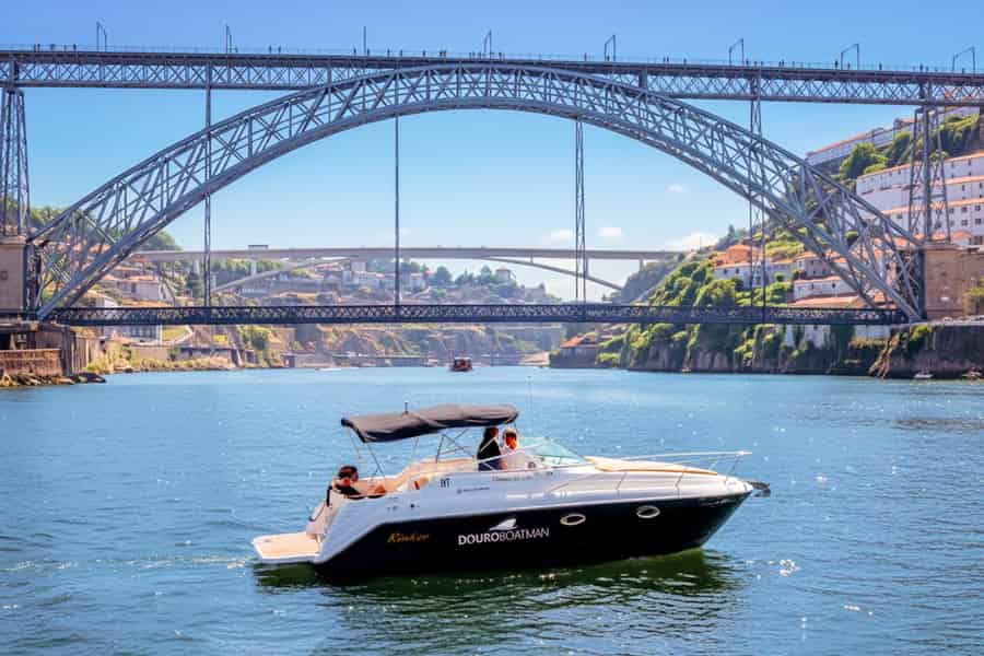 Porto: Bootstour auf dem Douro mit portugiesischen Weinen & Verkostung. Foto: GetYourGuide Porto: Bootstour auf dem Douro mit portugiesischen Weinen & Verkostung. Foto: GetYourGuide