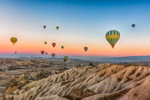 Cappadoce : Montgolfière au lever du soleil à GöremeCappadoce : Excursion en montgolfière au lever du soleil à Göreme avec collations