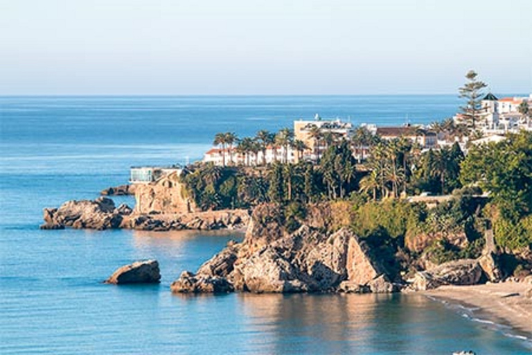 Da Malaga: Tour di un giorno alle Grotte di Nerja, Nerja e Frigiliana