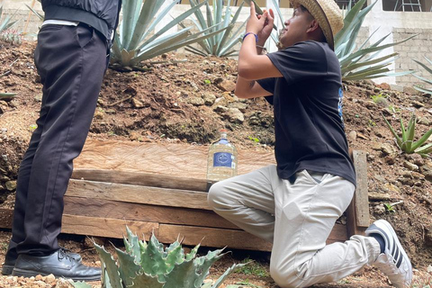 Oaxaca: Traditional Speakeasy Mezcal Class w/ Mtro Mezcalero