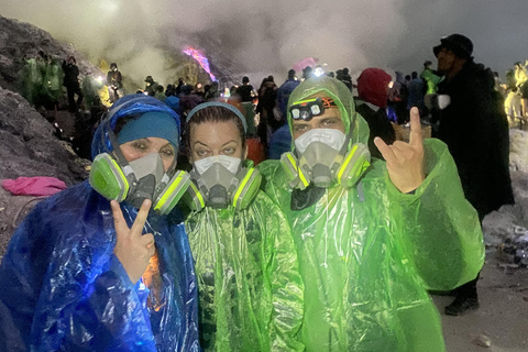 Banyuwangi: Escursione di un giorno al Monte Ijen con visita guidata al fuoco blu di mezzanotte