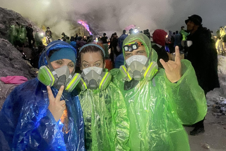 Banyuwangi: Escursione di un giorno al Monte Ijen con visita guidata al fuoco blu di mezzanotte
