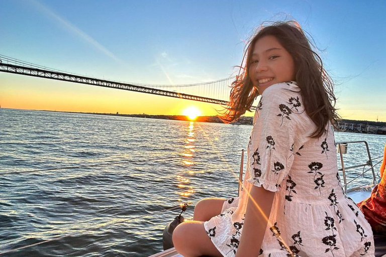 Lizbona: Rejs żaglówką o zachodzie słońca z winem