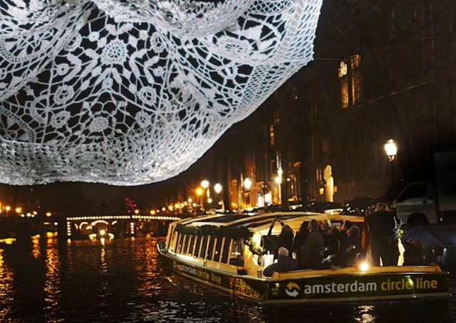 Visit Amsterdam Light Festival Canal Cruise with Welcome Drink in Amsterdã