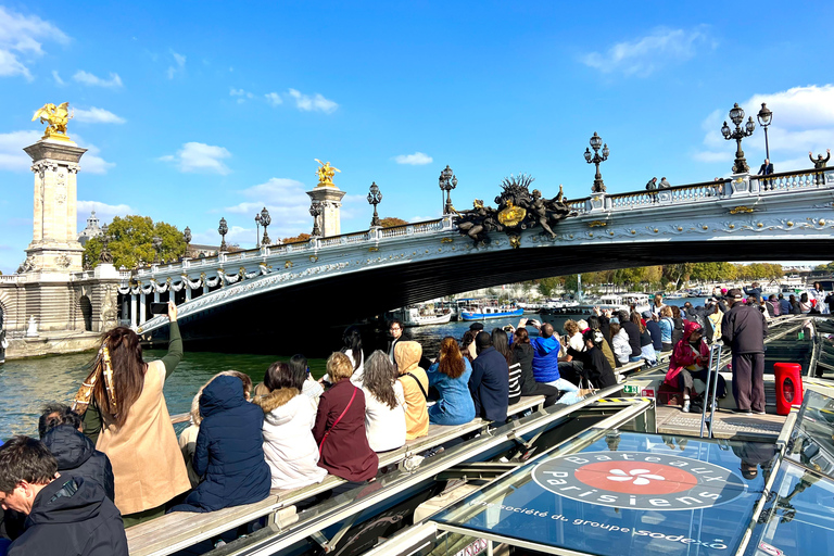 Paris: Seine River Sightseeing Cruise with Parisian Macaron Paris: Seine Day/Evening Cruise & Macaron Experience