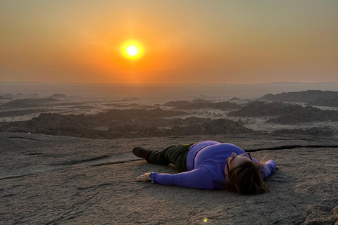 Jeddah: Moon Mountain Hiking and Sunset Yoga