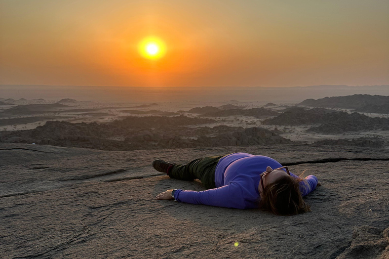 Jeddah: Moon Mountain Hiking and Sunset Yoga