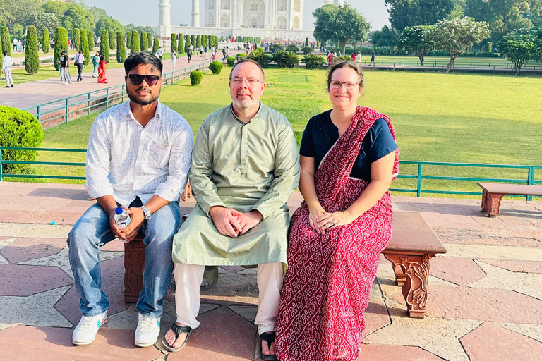 Delhi : excursion de 5 jours dans le Triangle d&#039;Or avec un guide germanophoneExcursion de 5 jours avec hébergement dans des hôtels 4 étoiles