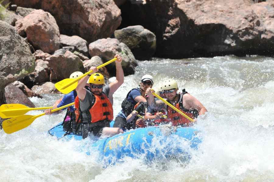 Cañon City: Halbtägige Royal Gorge Whitewater Rafting Tour. Foto: GetYourGuide