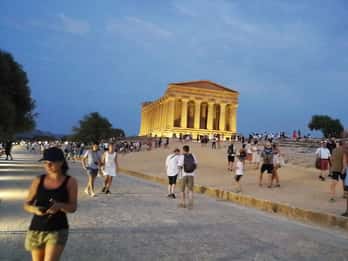 Agrigento: Skip-the-Line Valley of the Temples Night Tour