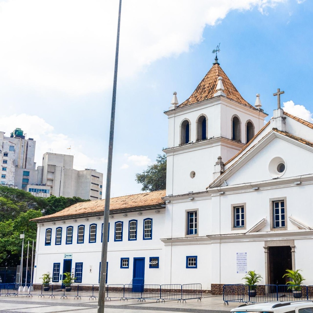 Colagem de mídia