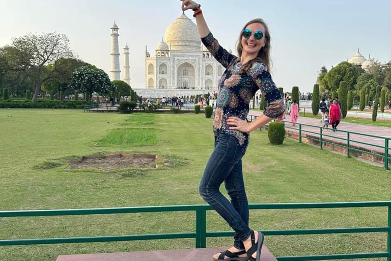 Desde Delhi: Taj Mahal y Agra Tour Privado de un Día con TrasladosCoche con aire acondicionado, conductor y guía