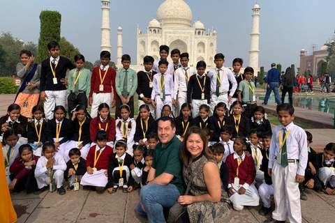 Excursão de um dia ao Taj Mahal a partir do Aeroporto Internacional de Deli.Excursão com tudo incluído