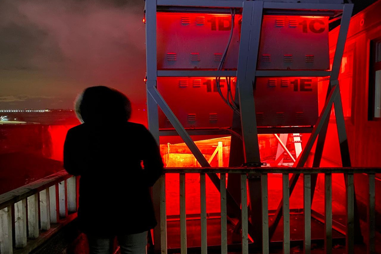 Wodospad Niagara - prywatna nocna wycieczka z kolacją, łodzią i wieżąWycieczka nocna do wodospadów Niagara z kolacją, łodzią i wieżą